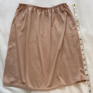 Vassarette Tan Skirt Slip